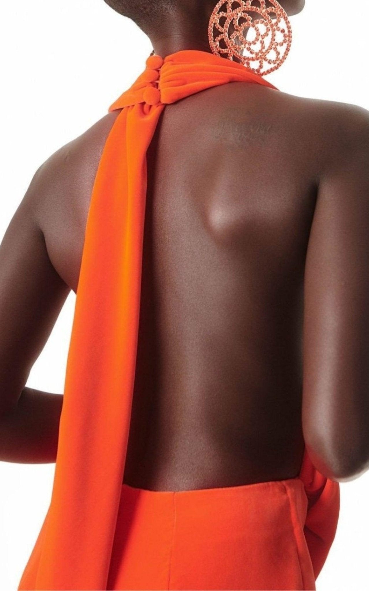 Jumpsuit mit drapiertem Kapuzenkragen – Laufsteg-Katalog