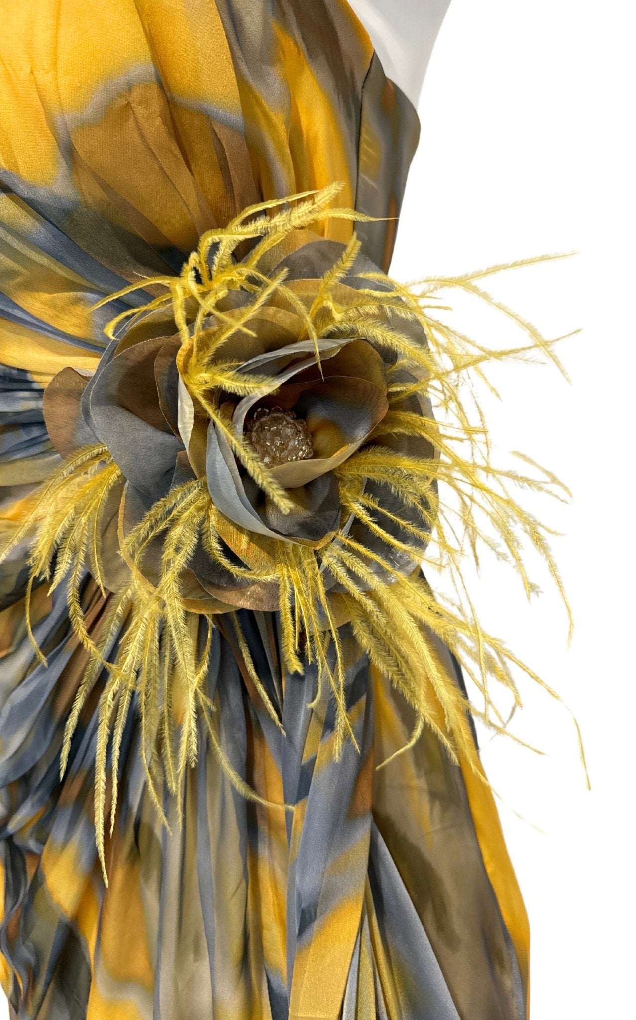 Robe de cocktail jaune sans bretelles à décolleté plongeant - Catalogue Runway