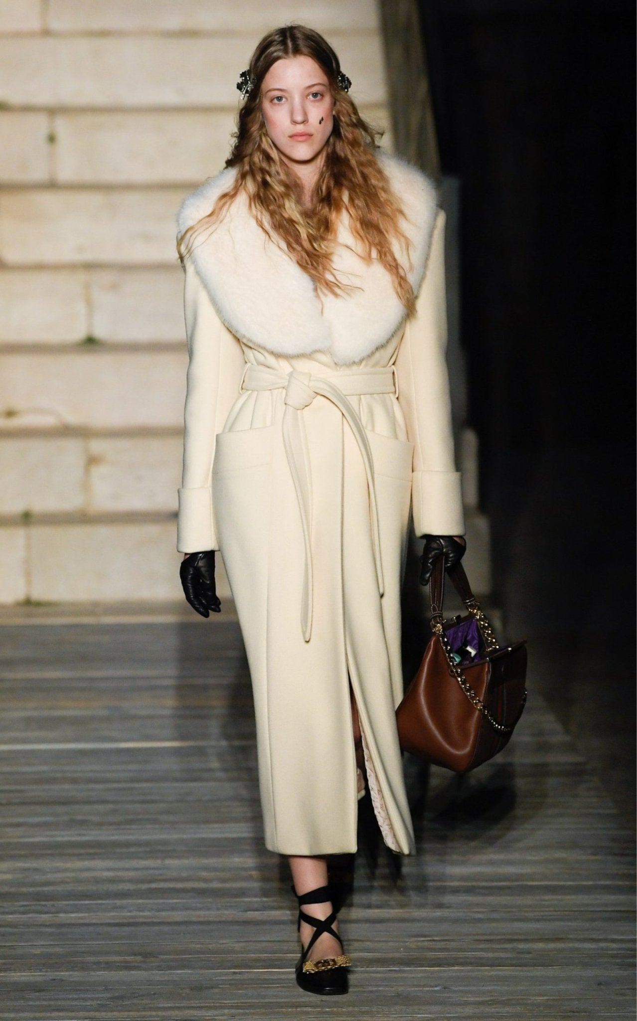 Gucci Cosmogonie Manteau en laine mélangée avec ceinture en fausse fourrure - Catalogue défilé