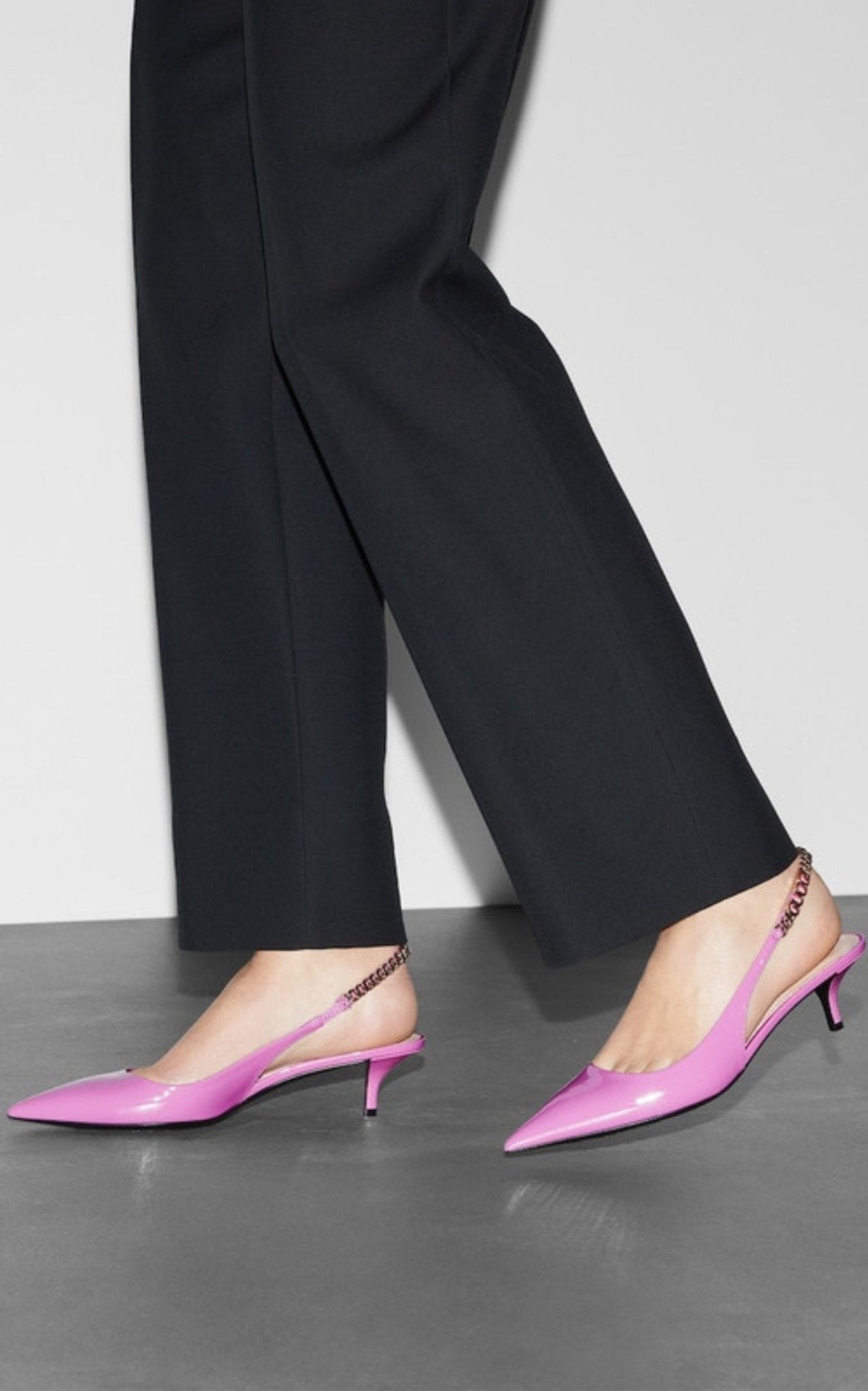 Gucci Signoria Patent Leather Slingback Pumps in pink