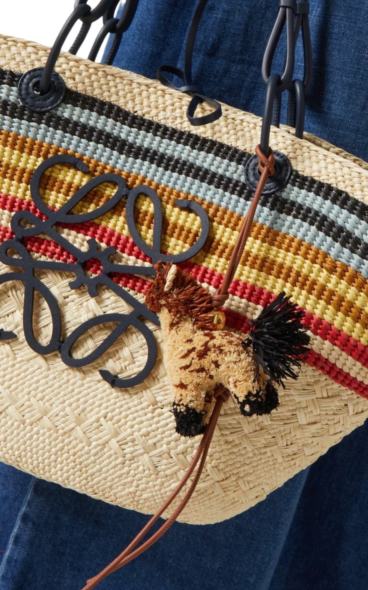 Charm pour sac Loewe Giraffe en raphia et cuir de veau - Catalogue défilé