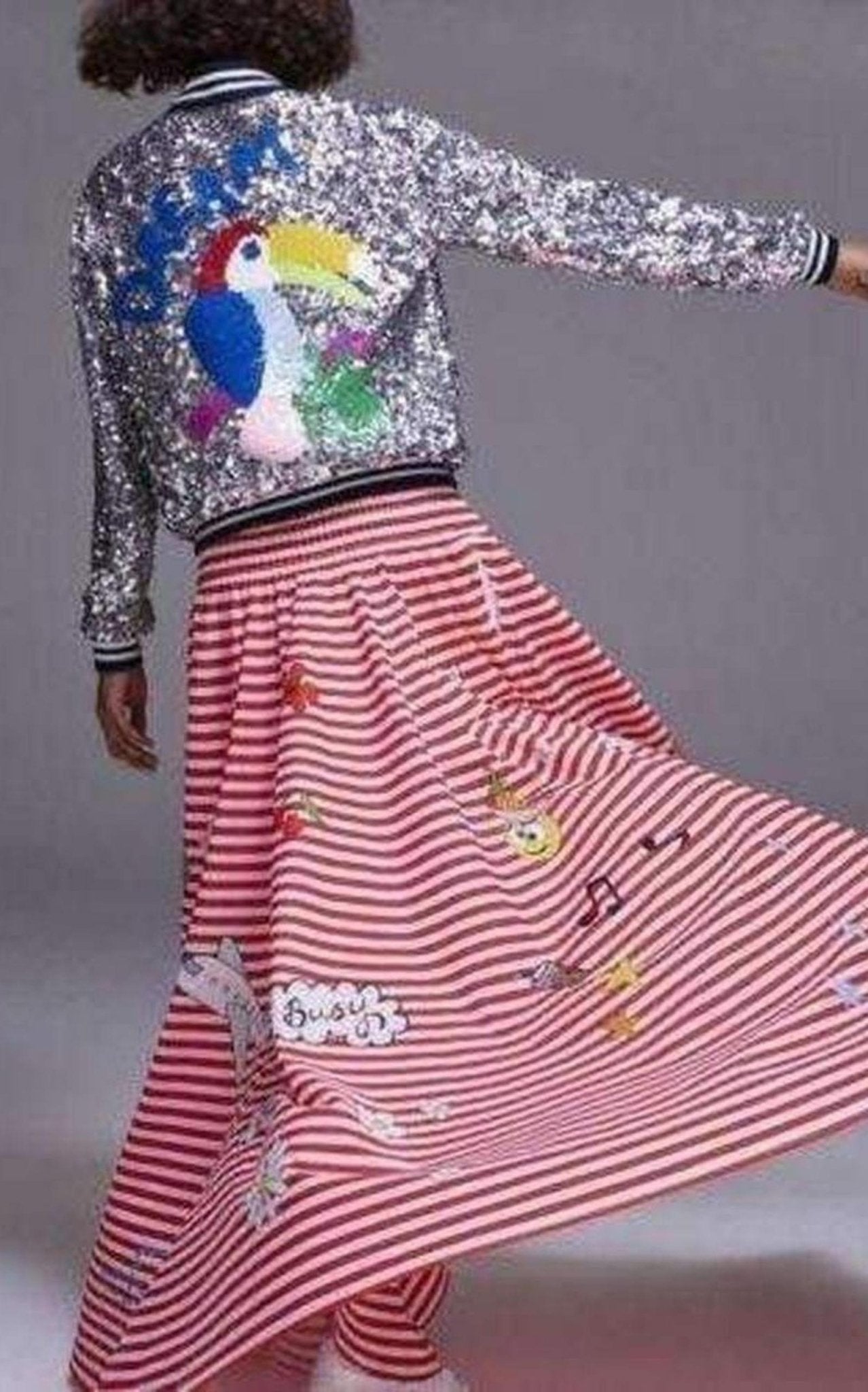 Mira Mikati Mira Mikati Rot-weiß gestreiftes Baumwollrockkleid – Laufsteg-Katalog