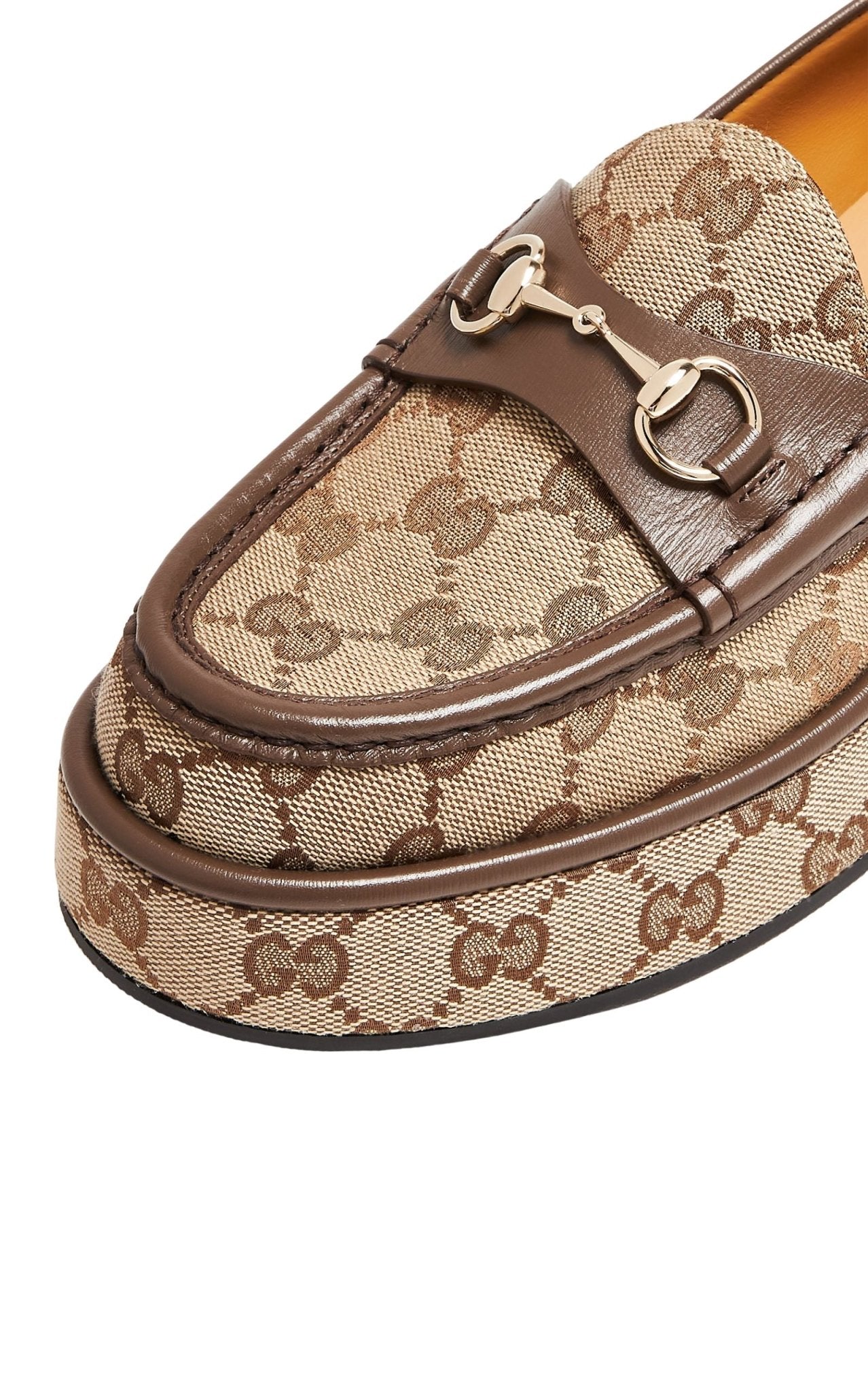 Runway-Katalog Gucci Horsebit Wedge Loafers in Beige Ebony GG Canvas mit goldenen Metallbeschlägen – Runway-Katalog