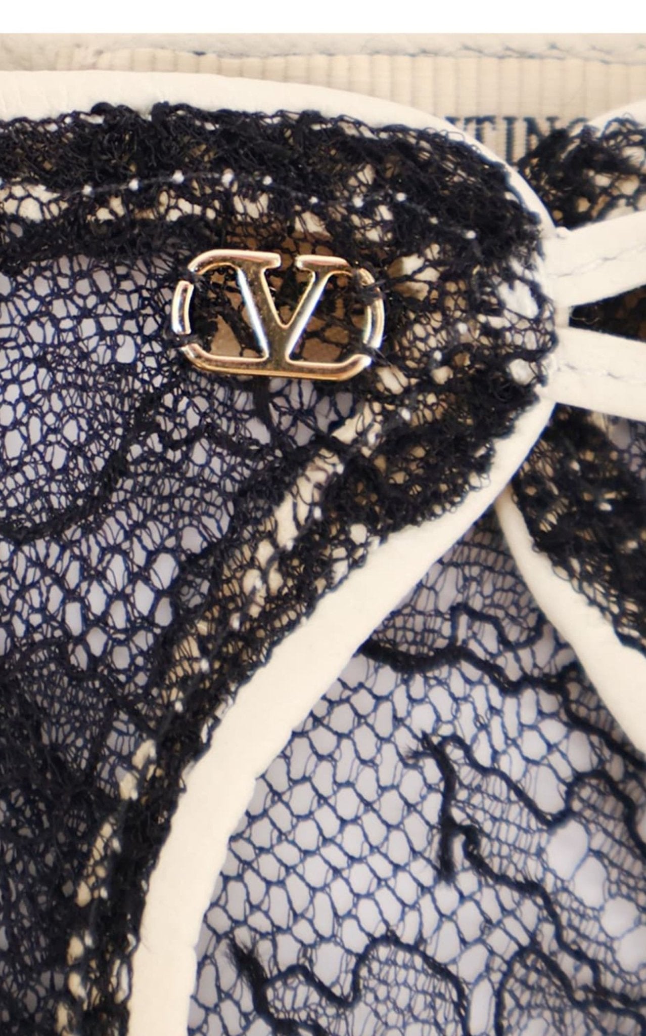 Valentino Black Lace Gloves With Leather Profiles