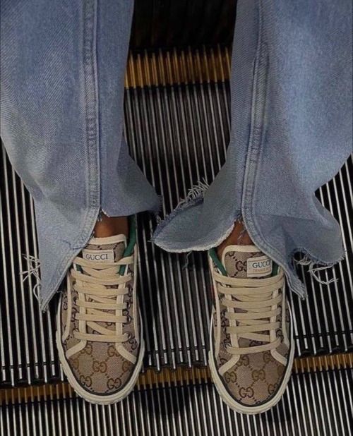 Discover runners on runwaycatalog.com