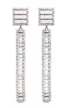 Alessandra Rich Lange Kristall-verzierte Ohrringe – Laufsteg-Katalog