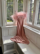 Aliétte Robe à épaules dénudées ornée de plumes - Catalogue défilé