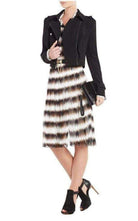 BCBGMAXAZRIA Schwarze Fay-Militärjacke mit Rüschen – Laufsteg-Katalog