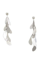 BCBGMAXAZRIA Delicate Leaf Ohrringe – Laufsteg-Katalog