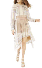 BCBGMAXAZRIA Ceinture frangée soulignant la taille - Catalogue défilé