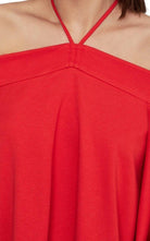 BCBGMAXAZRIA Scarlet Crop-Top mit schulterfreiem Ausschnitt – Laufsteg-Katalog