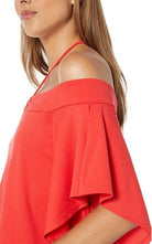 BCBGMAXAZRIA Scarlet Crop-Top mit schulterfreiem Ausschnitt – Laufsteg-Katalog