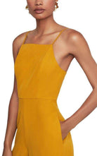 BCBGMAXAZRIA Jumpsuit mit Riemchen und weitem Bein – Laufsteg-Katalog