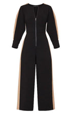 BCBGMAXAZRIA Jumpsuit mit Reißverschluss vorne und weitem Bein – Runway-Katalog