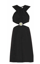 Christopher Kane Schwarzes Kleid mit Daisy Cut-Away-Ausschnitt und V-Ausschnitt – Runway-Katalog