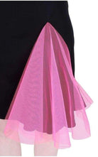 Christopher Kane Schwarzes Trägerkleid mit neonpinken Godets – Laufsteg-Katalog