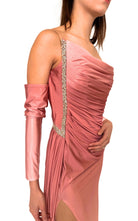 Robe ombrée rose pâle ornée de strass au décolleté plongeant - Catalogue Runway