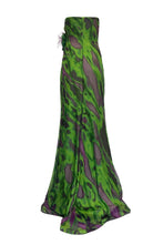 Robe de soirée décolletée sans bretelles, imprimé vert et violet - Catalogue Runway