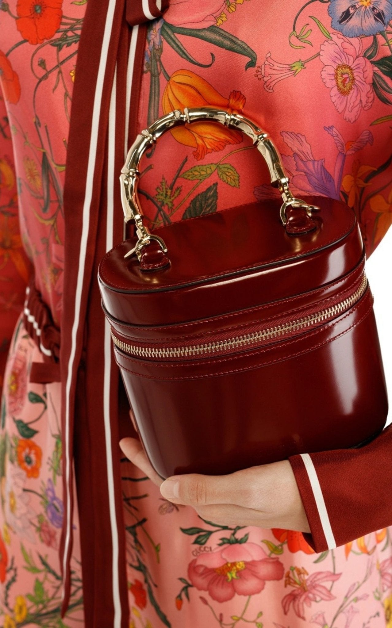 Gucci burgundy glossy leather bucket bag with bamboo-inspired top handle
