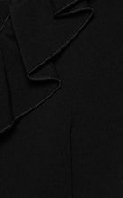 Mini vestido con cinturón y volantes con adorno de herradura de Gucci - Catálogo de pasarela