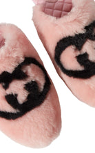 Zapatillas de pelo sintético con las G entrelazadas de Gucci en rosa - Catálogo de pasarela