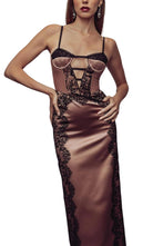 Vestido midi de satén de seda con ribetes de encaje Gucci - Catálogo de pasarela