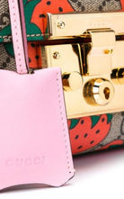 Bolso bandolera pequeño Gucci Padlock Gg Strawberry - Catálogo de pasarela