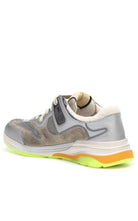 Zapatillas Gucci Ultrapace de piel metalizada y ante desgastado - Catálogo de pasarela