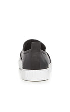McQ – Alexander McQueen Chris Slip-On-Sneaker aus Leder mit Nieten – Runway-Katalog