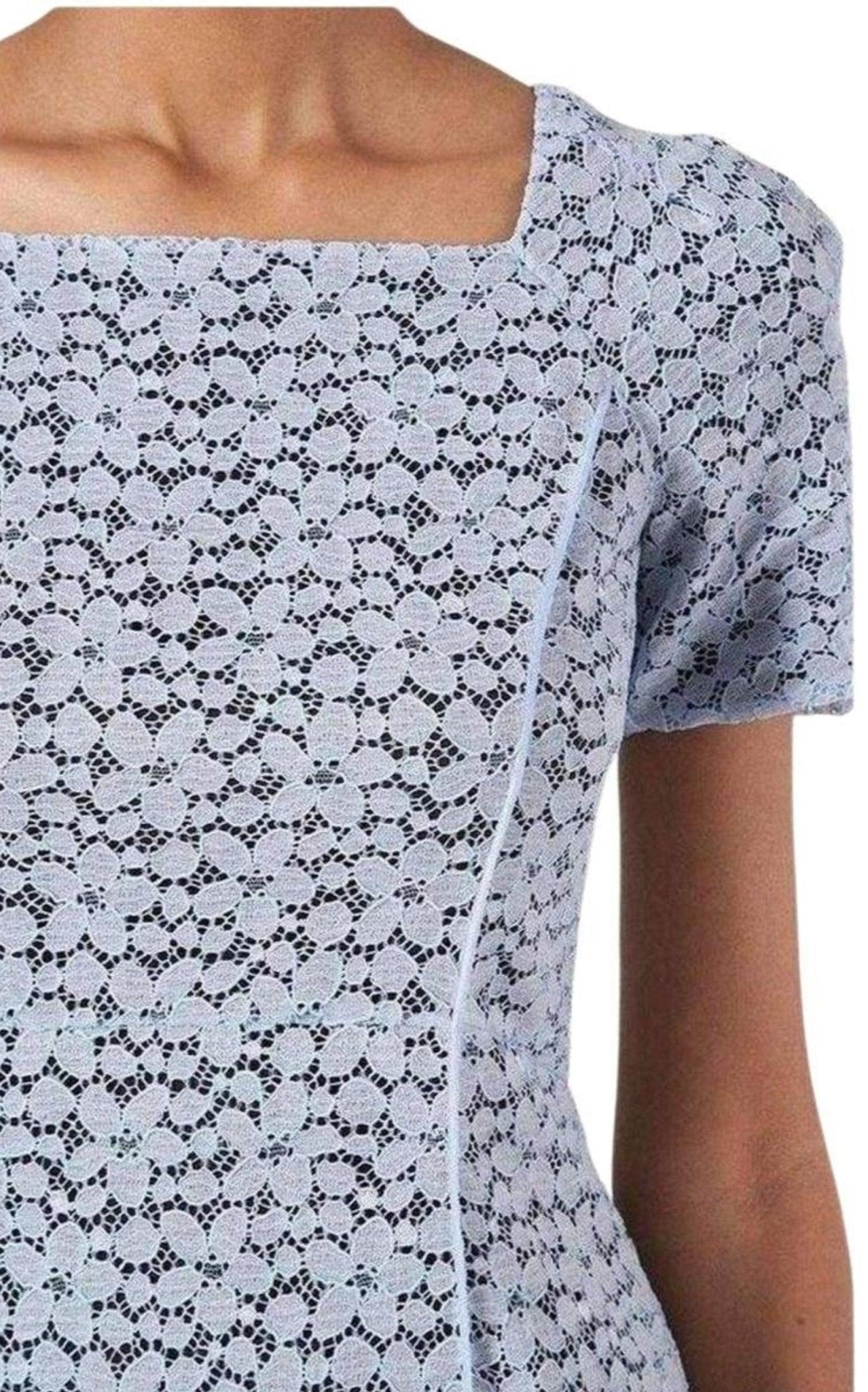 Nina Ricci Spitzenkleid mit Ellbogenschleifen – Laufsteg-Katalog