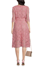 Robe en dentelle guipure à fleurs Oscar de la Renta - Catalogue défilé