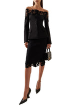 Oscar de la Renta Blazer en velours et dentelle guipure à épaules dénudées - Catalogue défilé