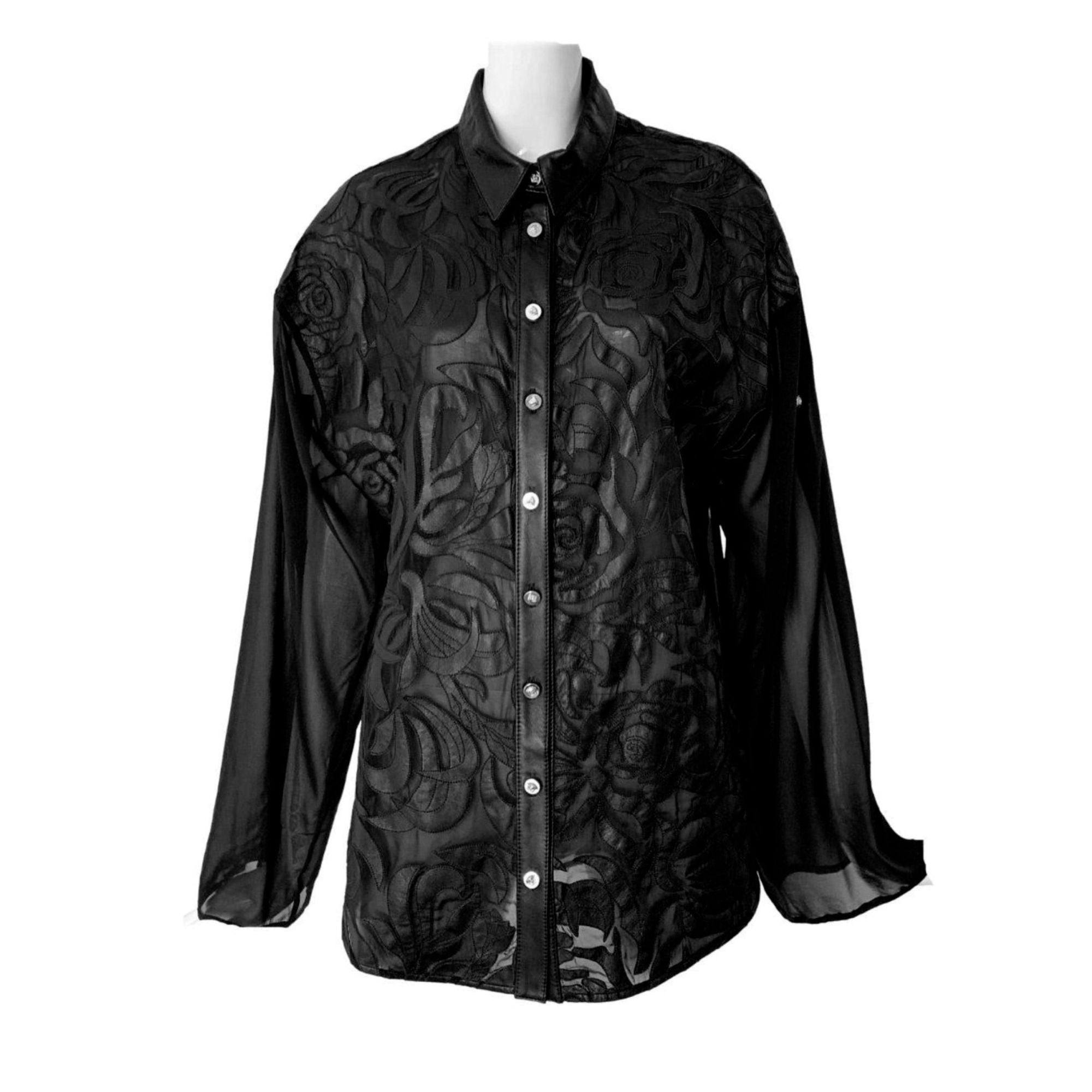 Chemise Versace en soie noire avec découpes et applications en cuir - Catalogue défilé