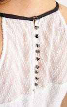 Zac Posen Weißes, gestuftes Chevron-Kleid – Laufsteg-Katalog